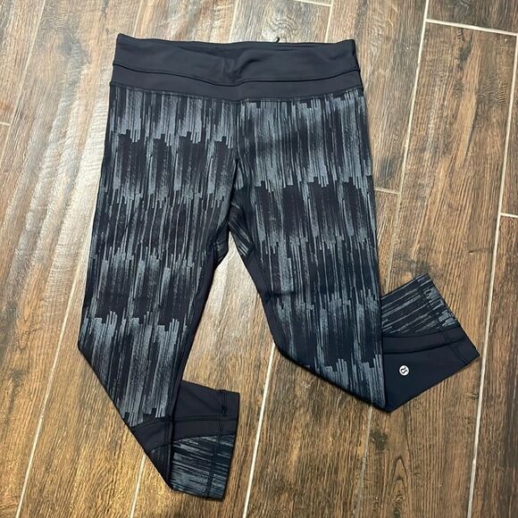 🏃‍♀️ Lululemon Run Top Speed Crop Leggings - Size 8 -Inseam 22” Gray and Black - Picture 1 of 6